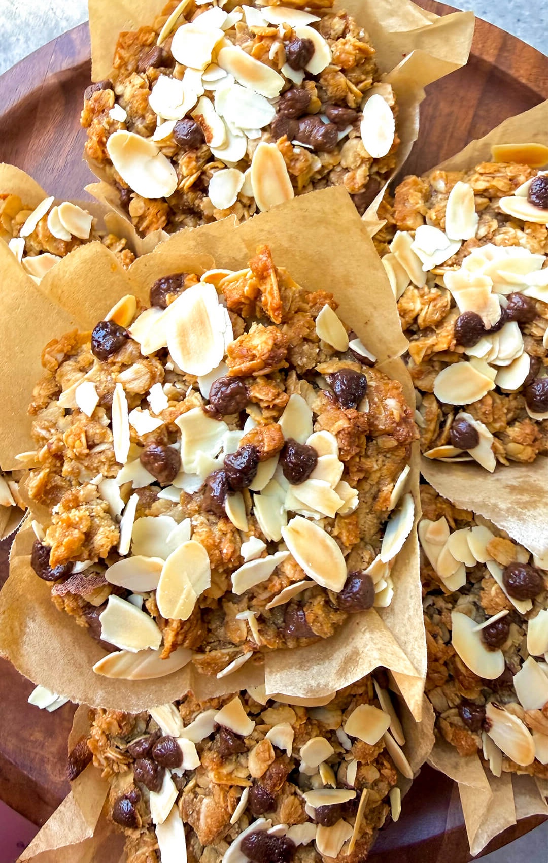 Close-up of gluten-free banana bread crumble muffins with golden oat almond crumble, toasted sliced almonds, and sugar-free chocolate chips. These soft, moist, and delicious banana muffins are dairy-free, refined sugar-free, naturally sweetened, full of cozy banana bread flavour, and perfect for a healthy homemade snack or breakfast.
