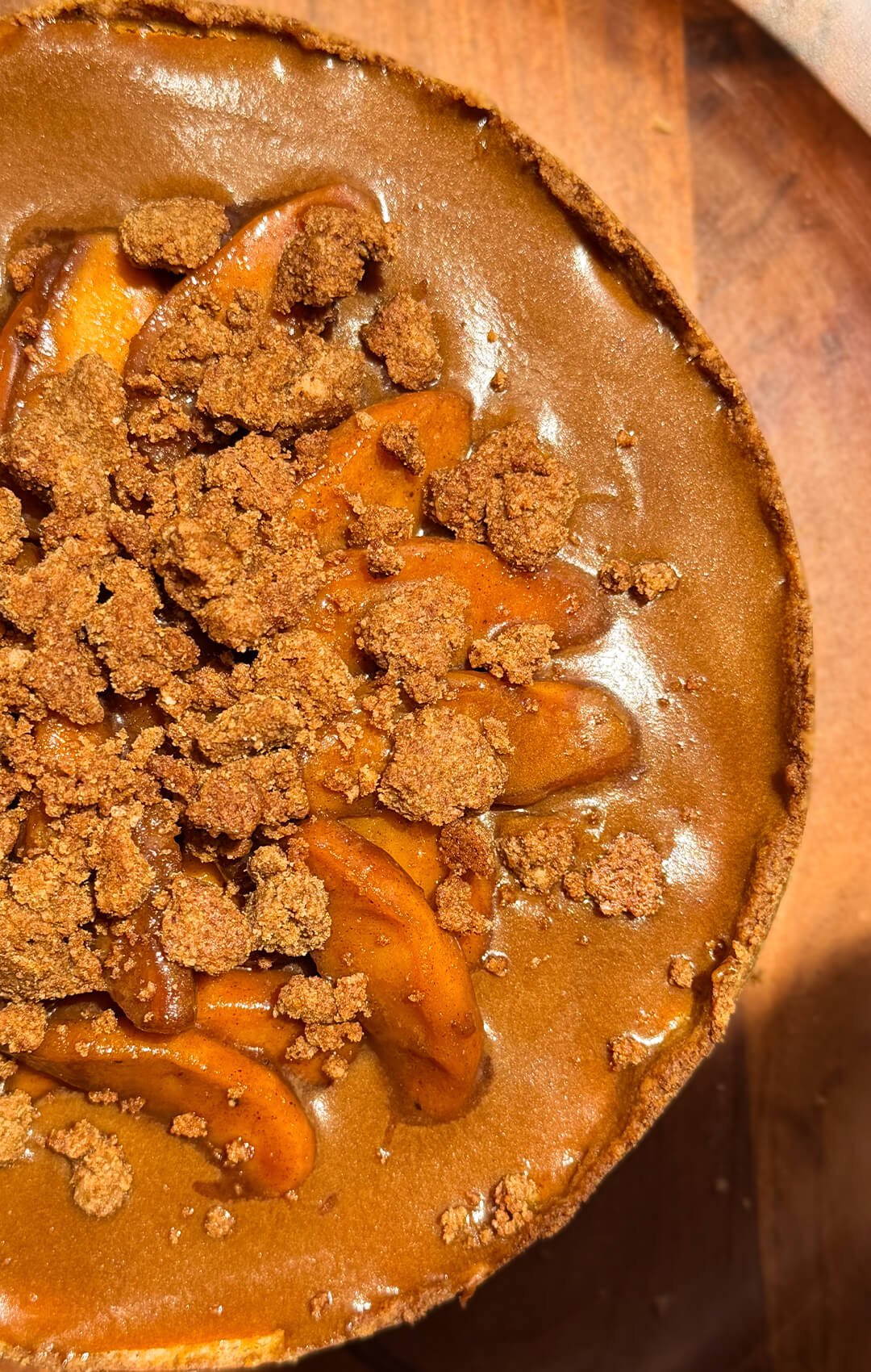caramel apple pie cheesecake close up crumble